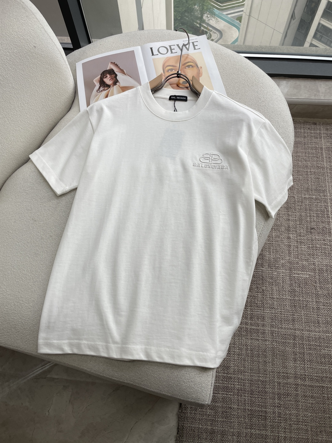 巴黎2026春夏款/官网同步面料采用重磅纯棉精梳棉面料，OS宽松版型，上身版型超正！日常百搭，衣橱必备单