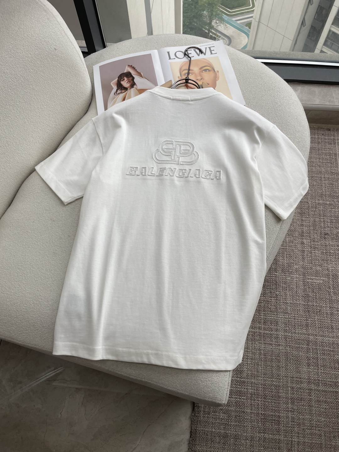 巴黎2026春夏款/官网同步面料采用重磅纯棉精梳棉面料，OS宽松版型，上身版型超正！日常百搭，衣橱必备单