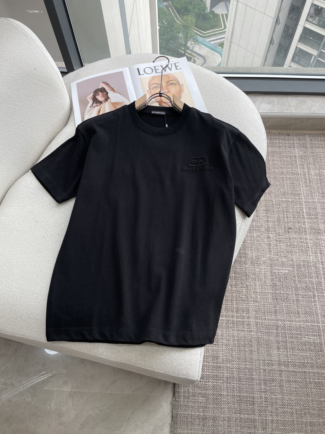 巴黎2026春夏款/官网同步面料采用重磅纯棉精梳棉面料，OS宽松版型，上身版型超正！日常百搭，衣橱必备单