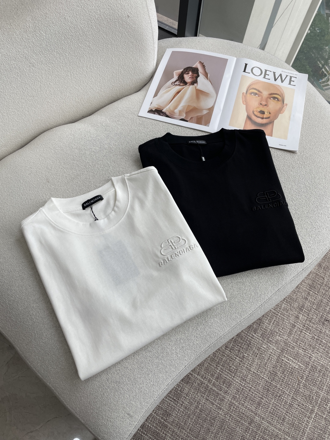 巴黎2026春夏款/官网同步面料采用重磅纯棉精梳棉面料，OS宽松版型，上身版型超正！日常百搭，衣橱必备单