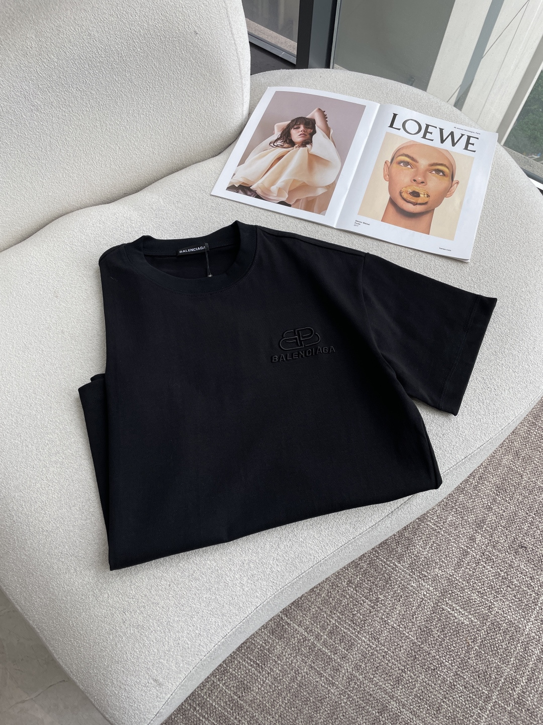 巴黎2026春夏款/官网同步面料采用重磅纯棉精梳棉面料，OS宽松版型，上身版型超正！日常百搭，衣橱必备单