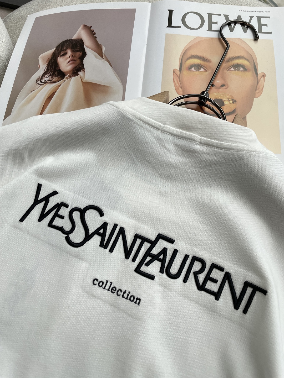 圣罗兰2026春夏款/官网同步面料采用重磅纯棉精梳棉面料，OS宽松版型，上身版型超正！日常百搭，衣橱必备