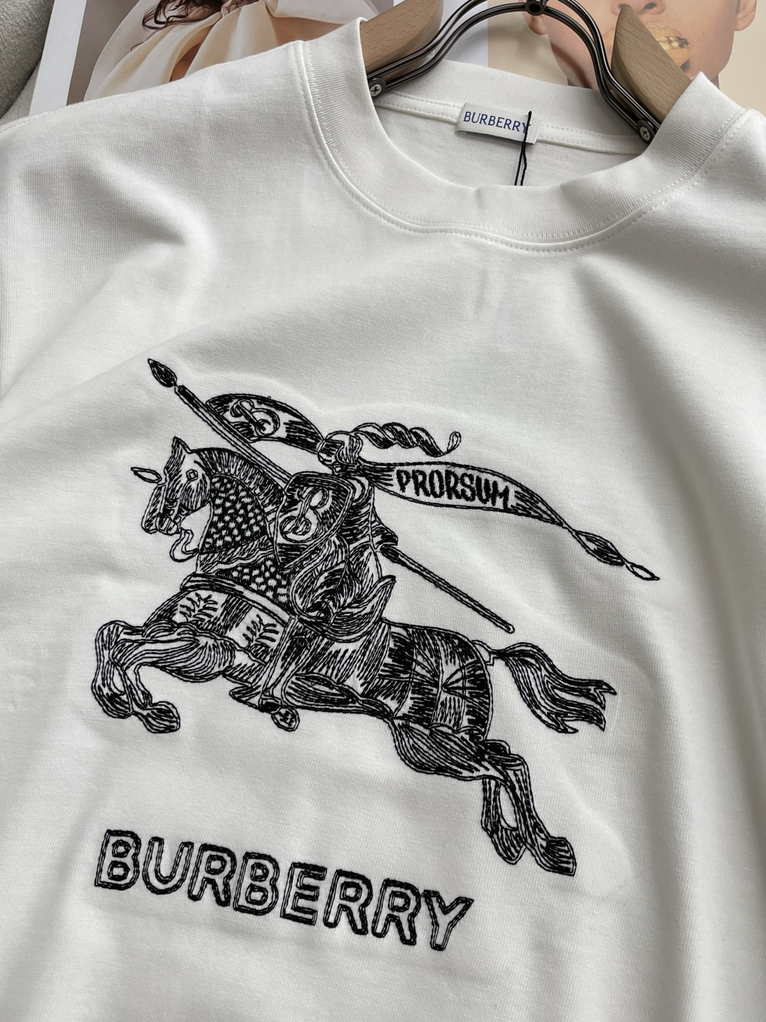 Bur2026春夏款/官网同步面料采用重磅纯棉精梳棉面料，OS宽松版型，上身版型超正！日常百搭，衣橱必备