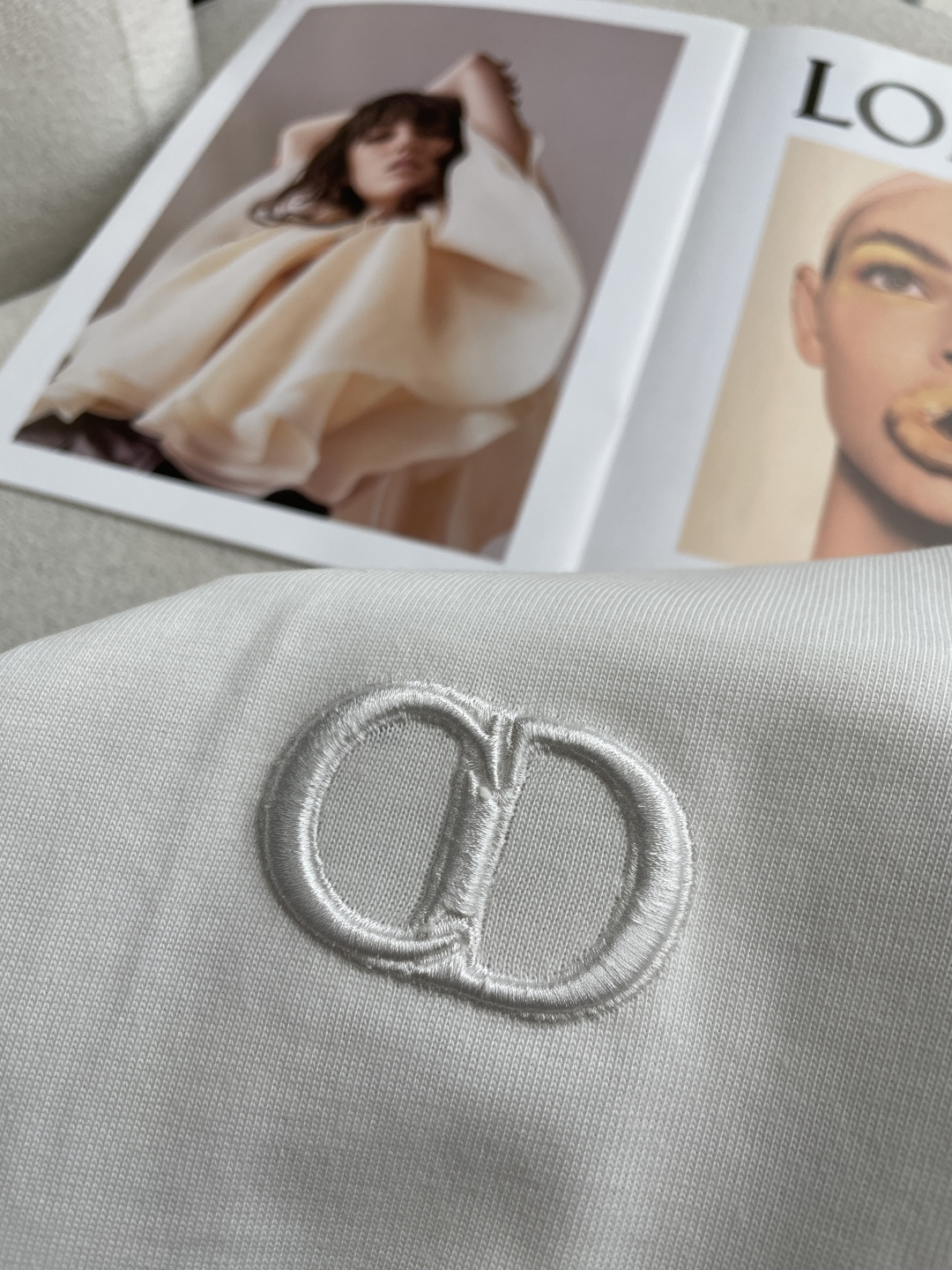 D奥2026春夏款/官网同步面料采用重磅纯棉精梳棉面料，OS宽松版型，上身版型超正！日常百搭，衣橱必备单