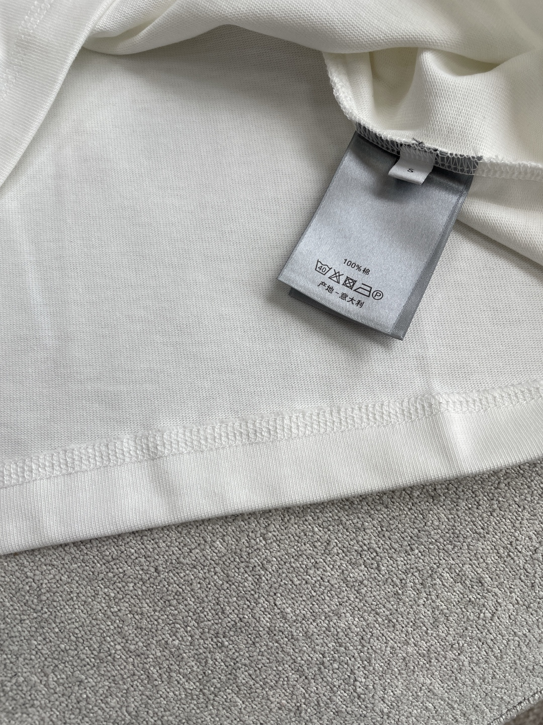 D奥2026春夏款/官网同步面料采用重磅纯棉精梳棉面料，OS宽松版型，上身版型超正！日常百搭，衣橱必备单