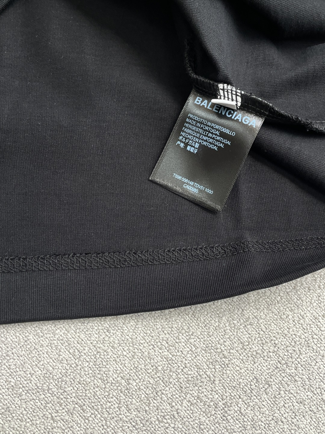 巴黎2026春夏款/官网同步面料采用重磅纯棉精梳棉面料，OS宽松版型，上身版型超正！日常百搭，衣橱必备单