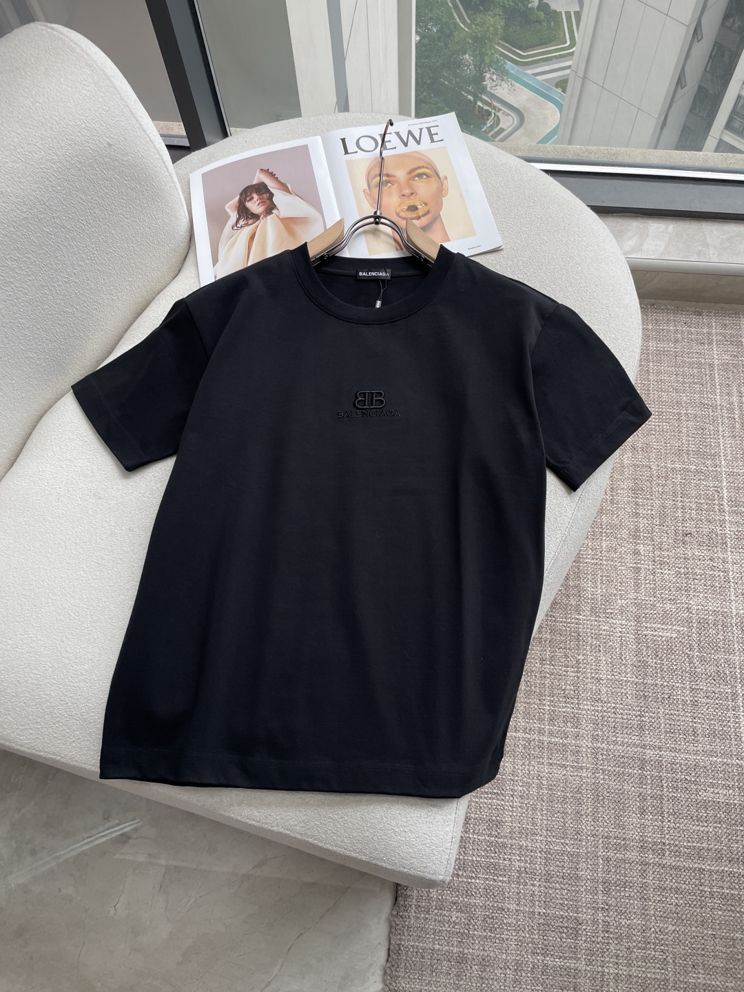 巴黎2026春夏款/官网同步面料采用重磅纯棉精梳棉面料，OS宽松版型，上身版型超正！日常百搭，衣橱必备单