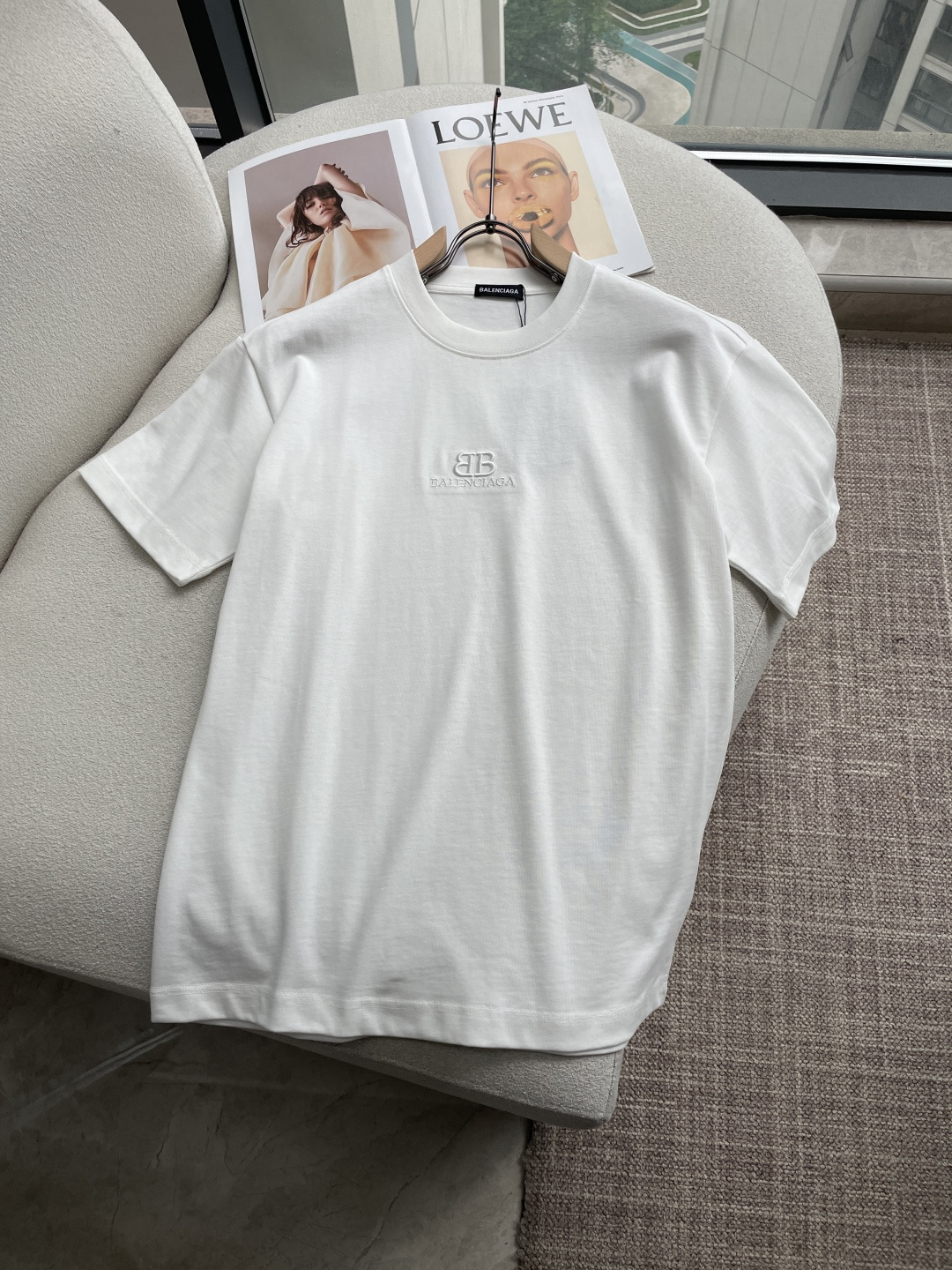 巴黎2026春夏款/官网同步面料采用重磅纯棉精梳棉面料，OS宽松版型，上身版型超正！日常百搭，衣橱必备单