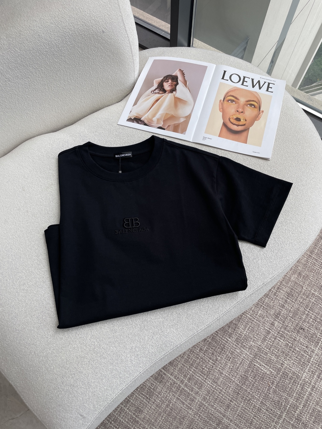 巴黎2026春夏款/官网同步面料采用重磅纯棉精梳棉面料，OS宽松版型，上身版型超正！日常百搭，衣橱必备单