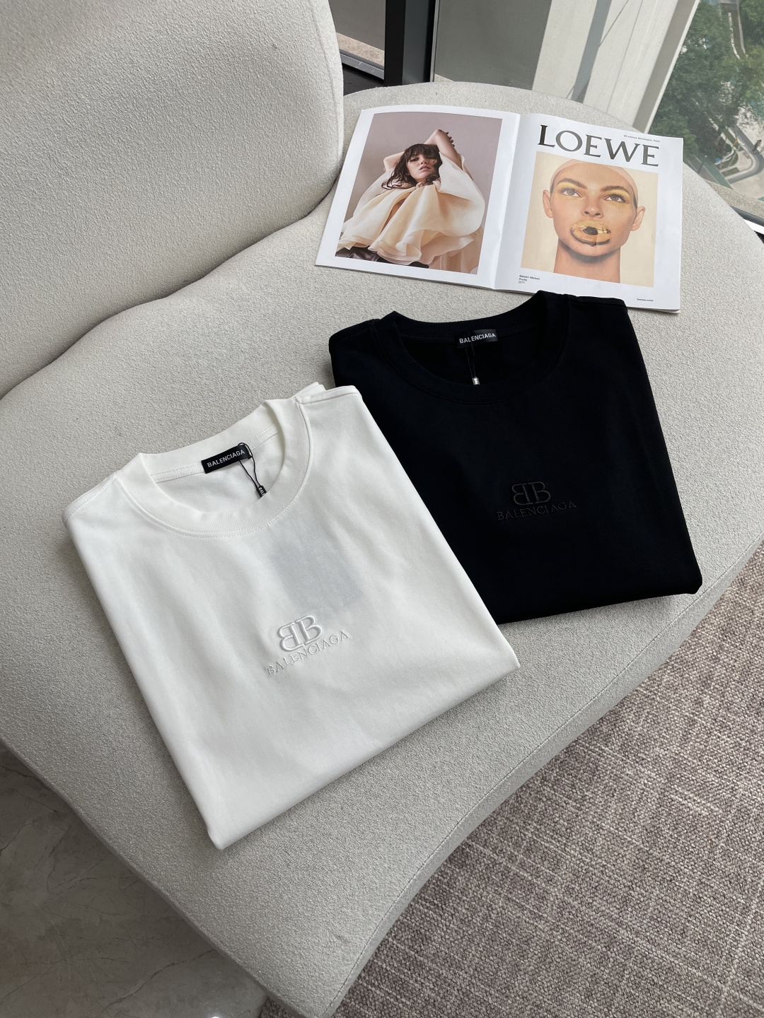 巴黎2026春夏款/官网同步面料采用重磅纯棉精梳棉面料，OS宽松版型，上身版型超正！日常百搭，衣橱必备单