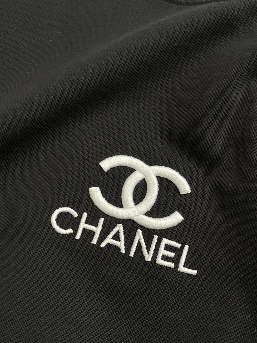 小香2026春夏款/官网同步面料采用重磅纯棉精梳棉面料，OS宽松版型，上身版型超正！日常百搭，衣橱必备单