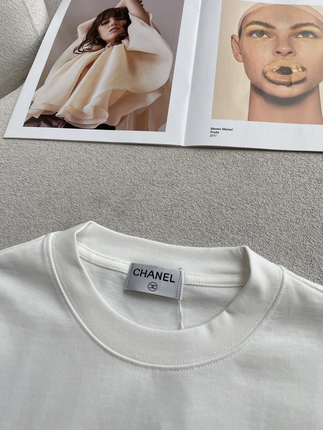 小香2026春夏款/官网同步面料采用重磅纯棉精梳棉面料，OS宽松版型，上身版型超正！日常百搭，衣橱必备单