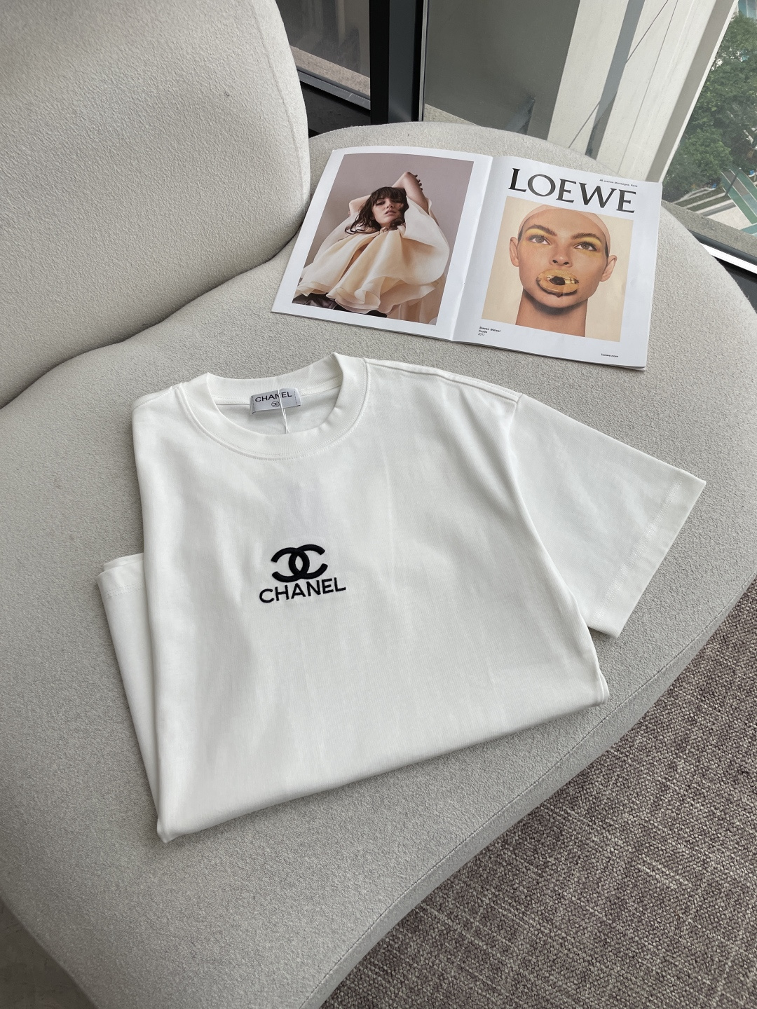 小香2026春夏款/官网同步面料采用重磅纯棉精梳棉面料，OS宽松版型，上身版型超正！日常百搭，衣橱必备单