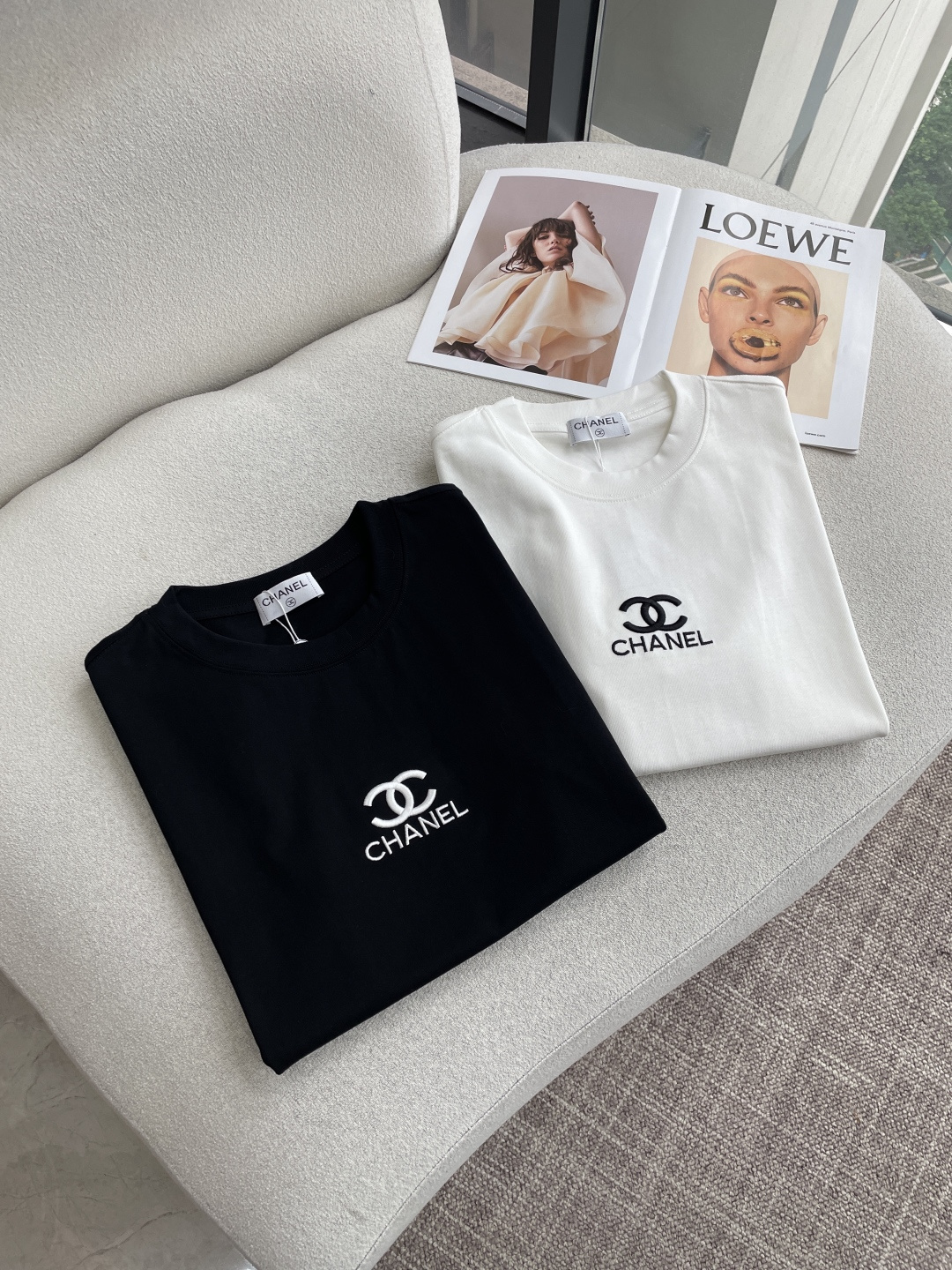 小香2026春夏款/官网同步面料采用重磅纯棉精梳棉面料，OS宽松版型，上身版型超正！日常百搭，衣橱必备单