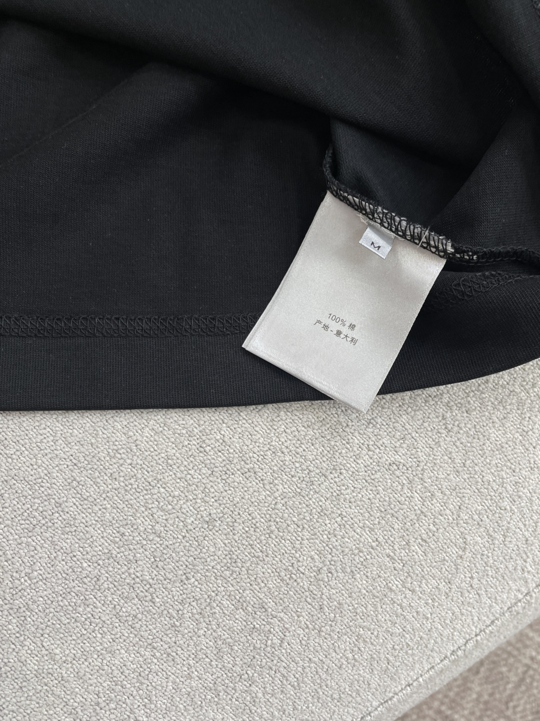 D奥2026春夏款/官网同步面料采用重磅纯棉精梳棉面料，OS宽松版型，上身版型超正！日常百搭，衣橱必备单