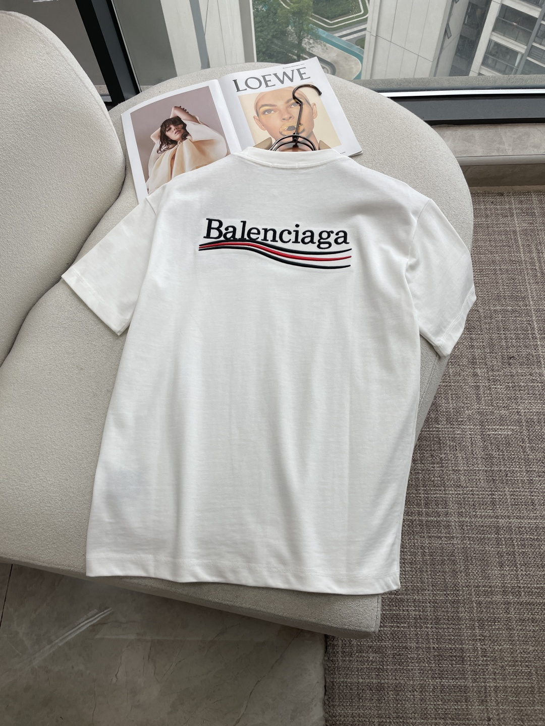 巴黎2026春夏款/官网同步面料采用重磅纯棉精梳棉面料，OS宽松版型，上身版型超正！日常百搭，衣橱必备单