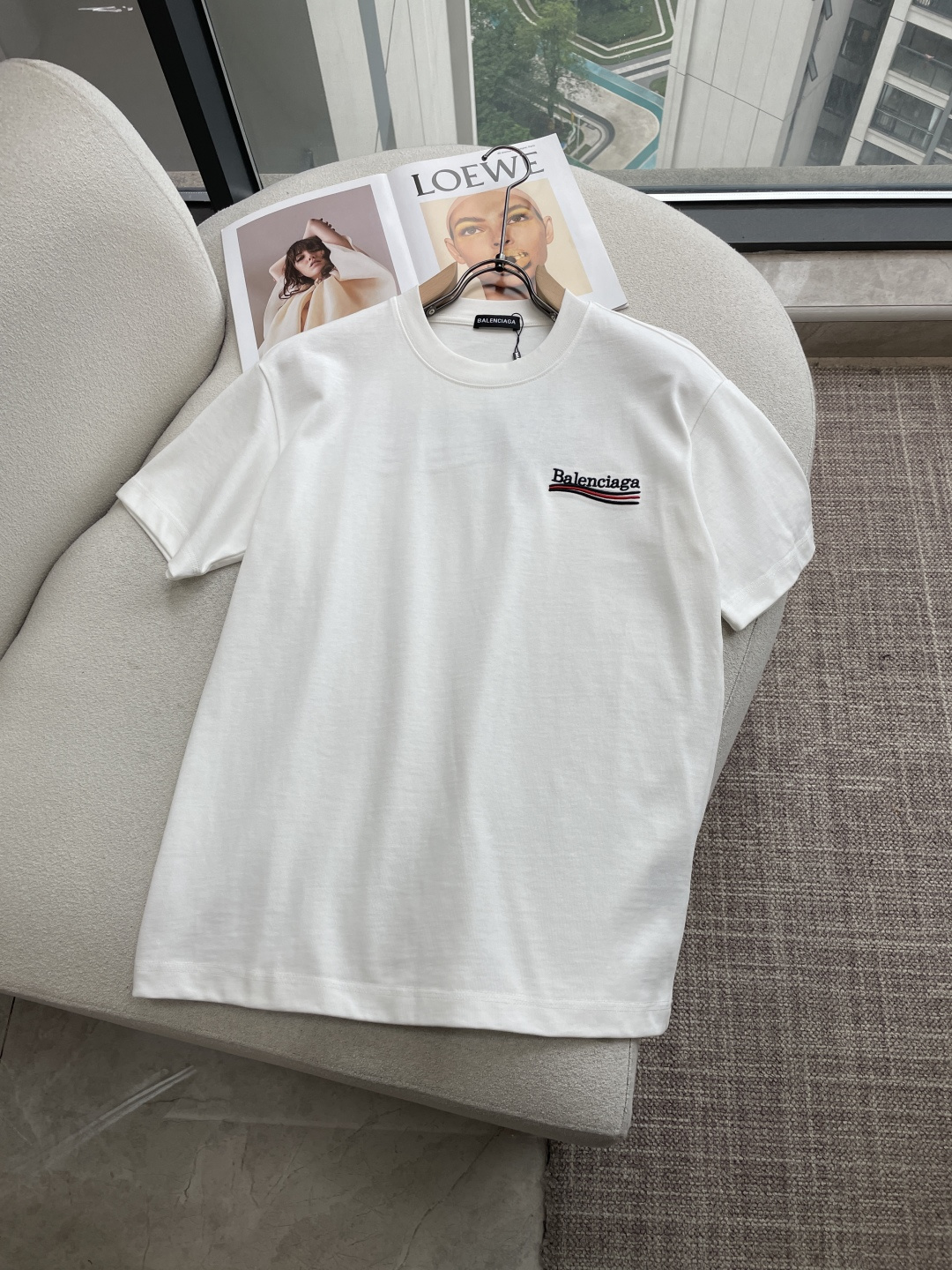 巴黎2026春夏款/官网同步面料采用重磅纯棉精梳棉面料，OS宽松版型，上身版型超正！日常百搭，衣橱必备单