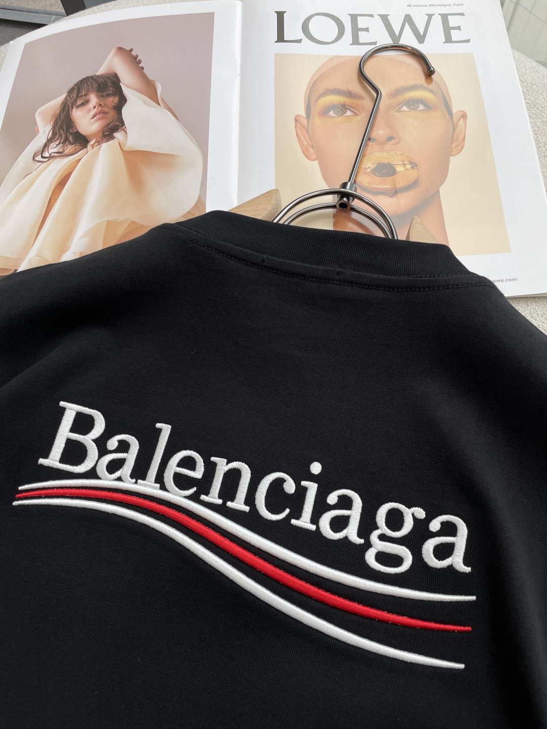 巴黎2026春夏款/官网同步面料采用重磅纯棉精梳棉面料，OS宽松版型，上身版型超正！日常百搭，衣橱必备单