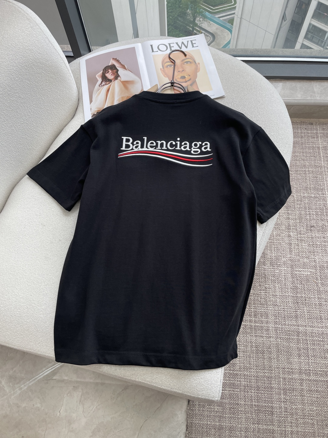 巴黎2026春夏款/官网同步面料采用重磅纯棉精梳棉面料，OS宽松版型，上身版型超正！日常百搭，衣橱必备单