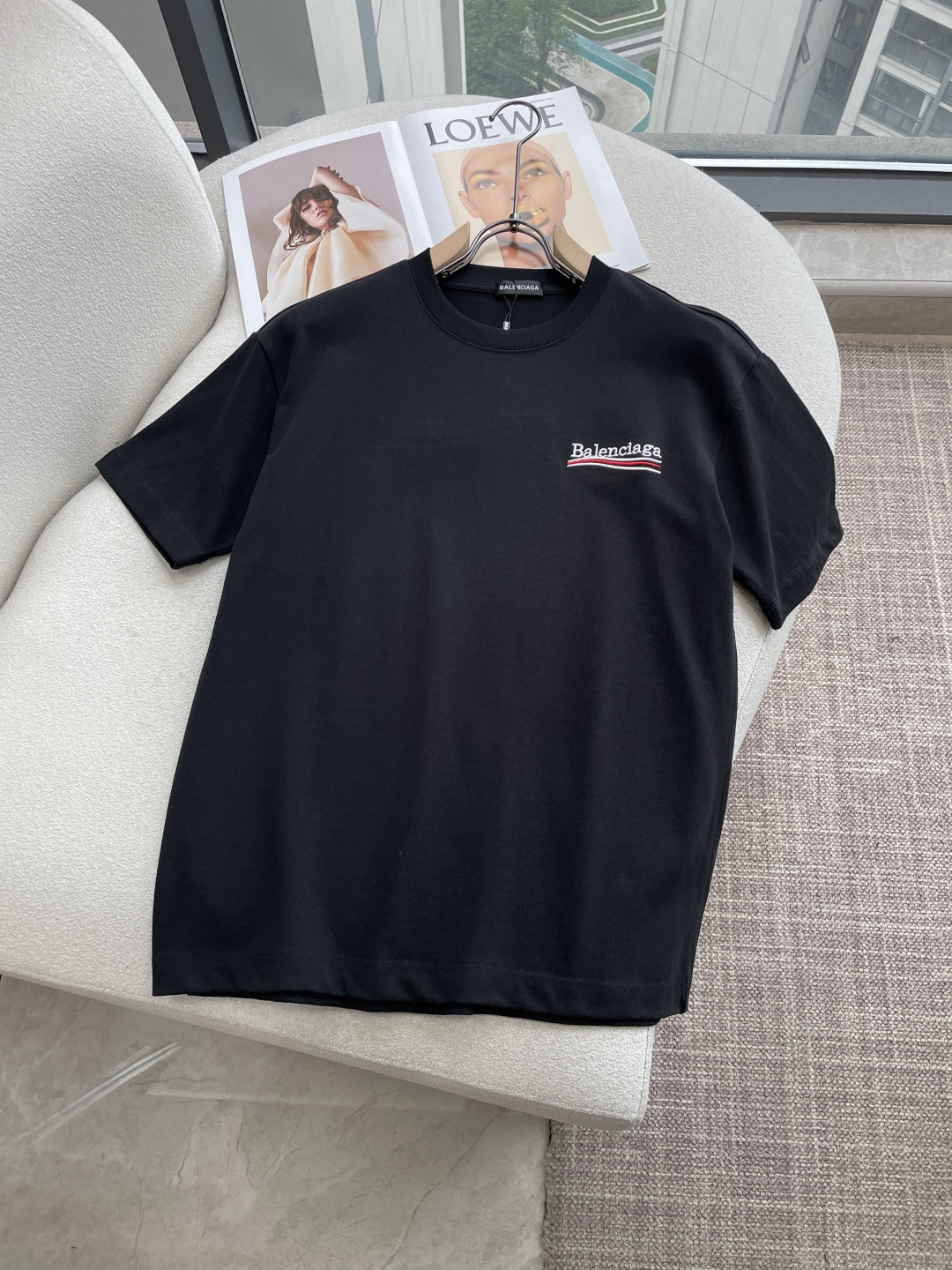 巴黎2026春夏款/官网同步面料采用重磅纯棉精梳棉面料，OS宽松版型，上身版型超正！日常百搭，衣橱必备单