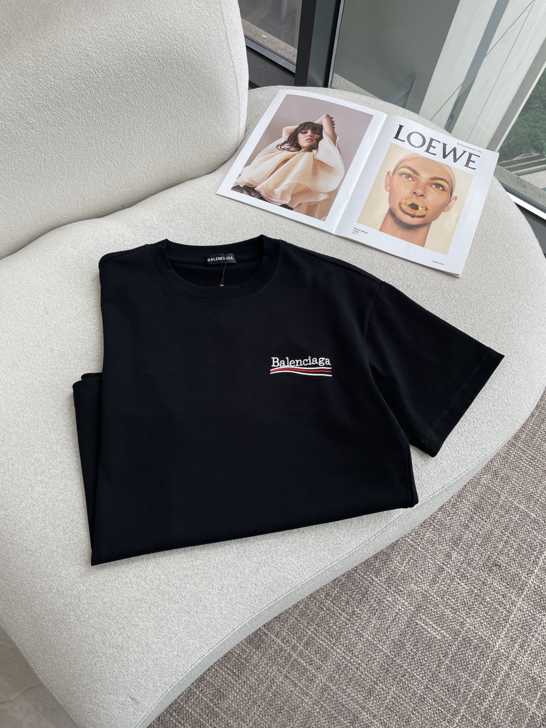 巴黎2026春夏款/官网同步面料采用重磅纯棉精梳棉面料，OS宽松版型，上身版型超正！日常百搭，衣橱必备单