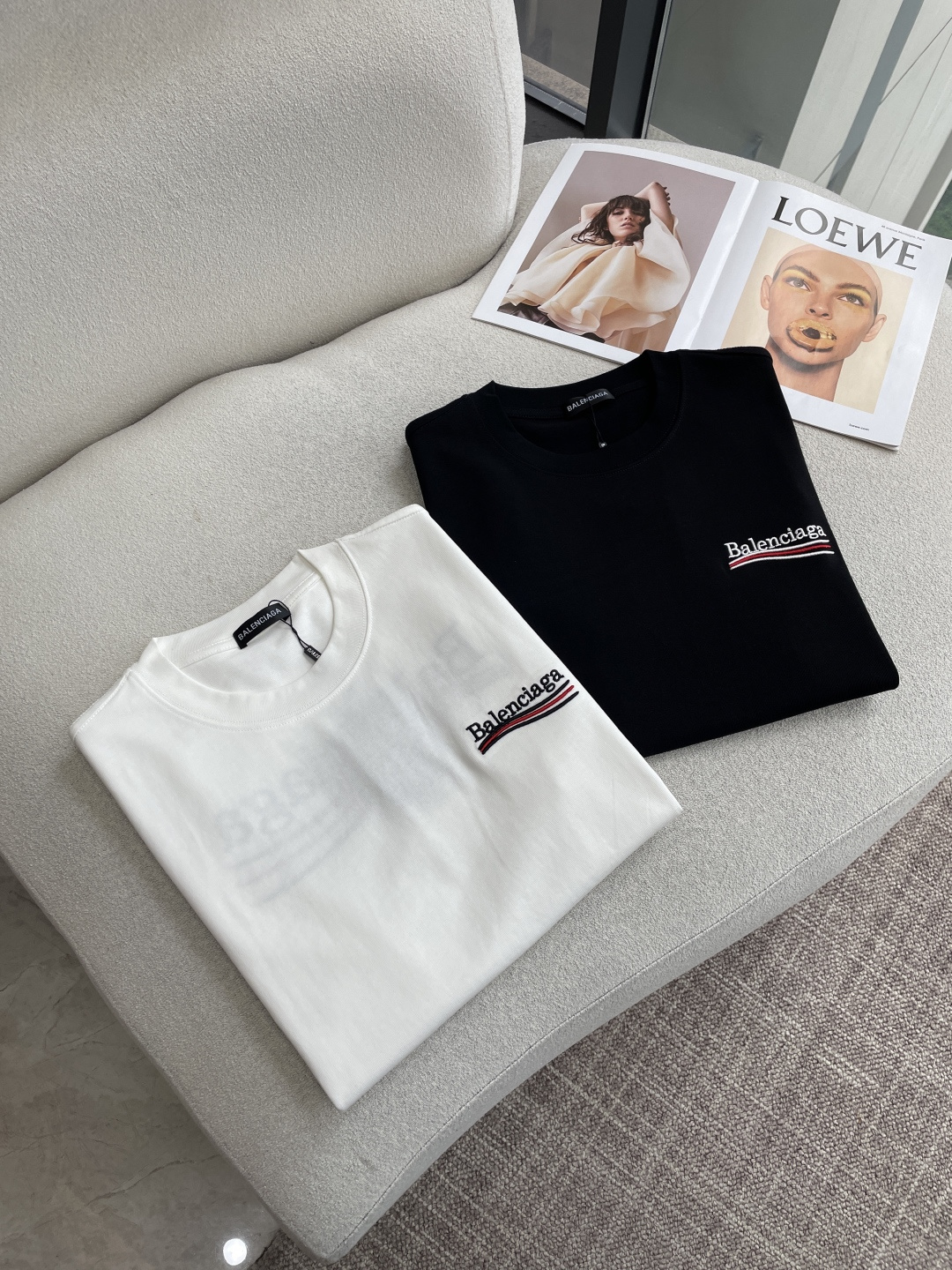 巴黎2026春夏款/官网同步面料采用重磅纯棉精梳棉面料，OS宽松版型，上身版型超正！日常百搭，衣橱必备单