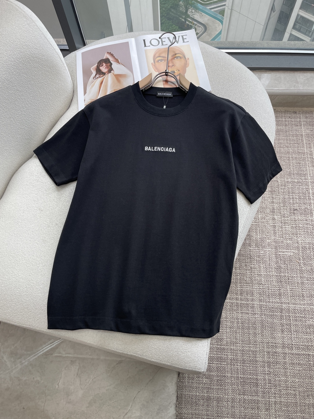 巴黎2026春夏款/官网同步面料采用重磅纯棉精梳棉面料，OS宽松版型，上身版型超正！日常百搭，衣橱必备单