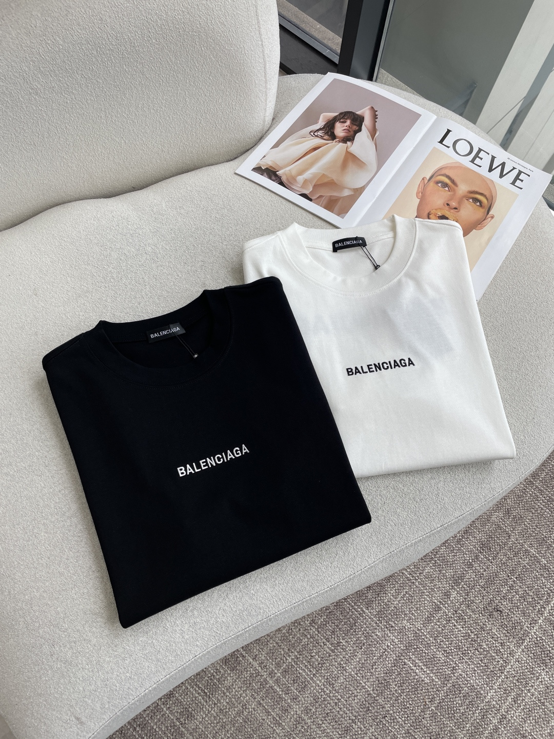 巴黎2026春夏款/官网同步面料采用重磅纯棉精梳棉面料，OS宽松版型，上身版型超正！日常百搭，衣橱必备单