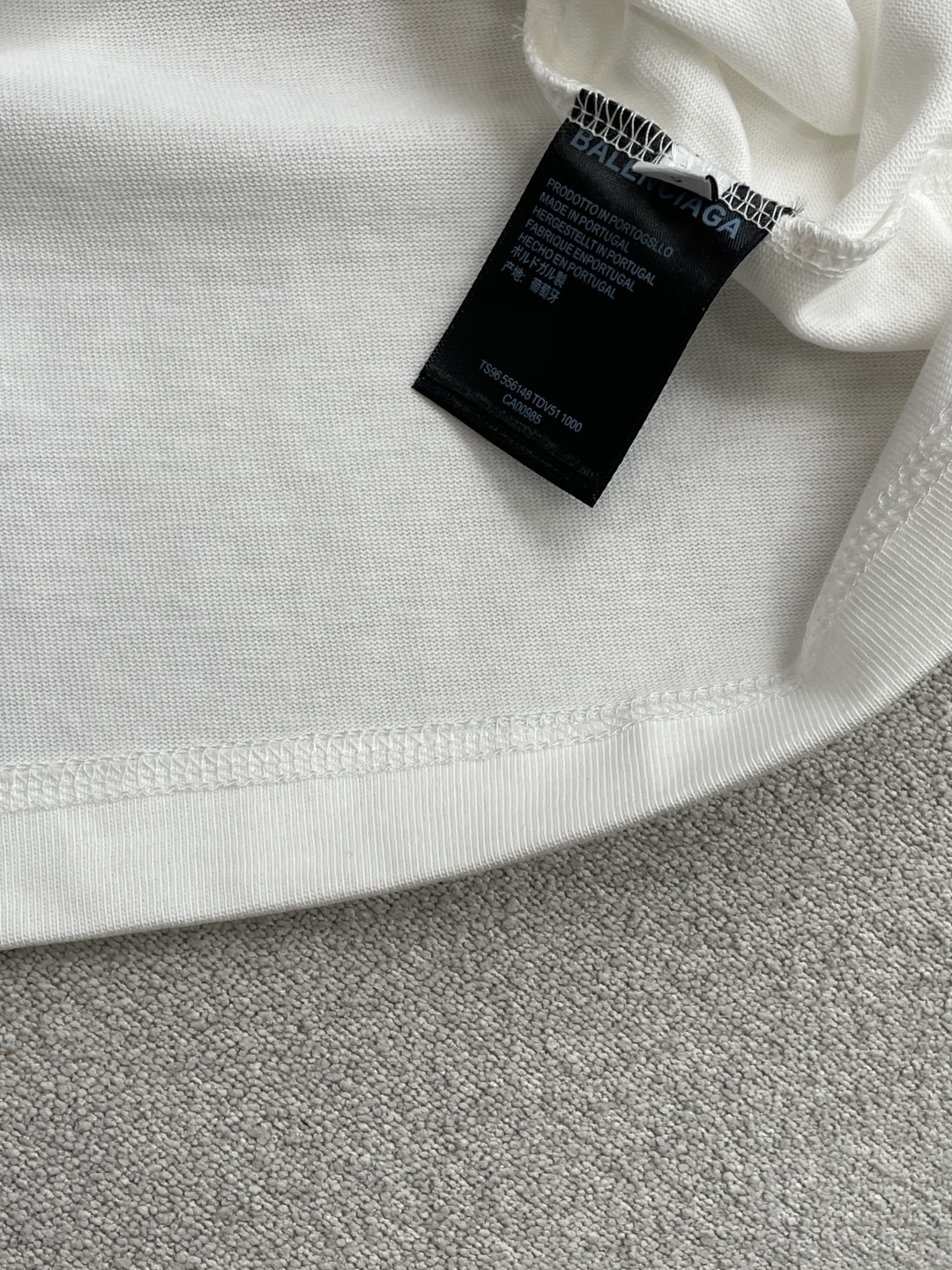 巴黎2026春夏款/官网同步面料采用重磅纯棉精梳棉面料，OS宽松版型，上身版型超正！日常百搭，衣橱必备单