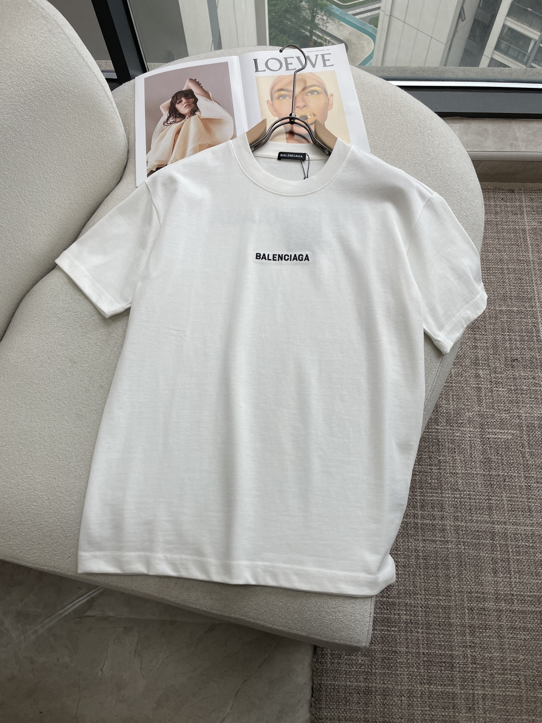 巴黎2026春夏款/官网同步面料采用重磅纯棉精梳棉面料，OS宽松版型，上身版型超正！日常百搭，衣橱必备单