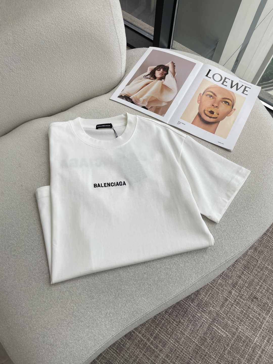 巴黎2026春夏款/官网同步面料采用重磅纯棉精梳棉面料，OS宽松版型，上身版型超正！日常百搭，衣橱必备单