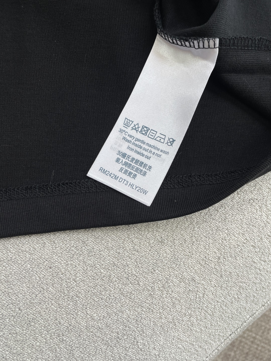 Lv2026春夏款/官网同步面料采用重磅纯棉精梳棉面料，OS宽松版型，上身版型超正！日常百搭，衣橱必备单