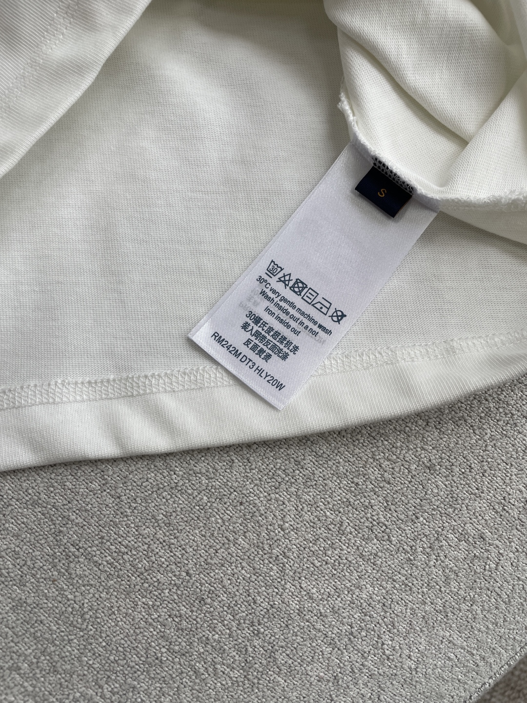 Lv2026春夏款/官网同步面料采用重磅纯棉精梳棉面料，OS宽松版型，上身版型超正！日常百搭，衣橱必备单