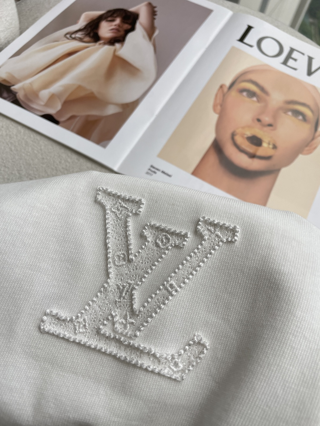 Lv2026春夏款/官网同步面料采用重磅纯棉精梳棉面料，OS宽松版型，上身版型超正！日常百搭，衣橱必备单