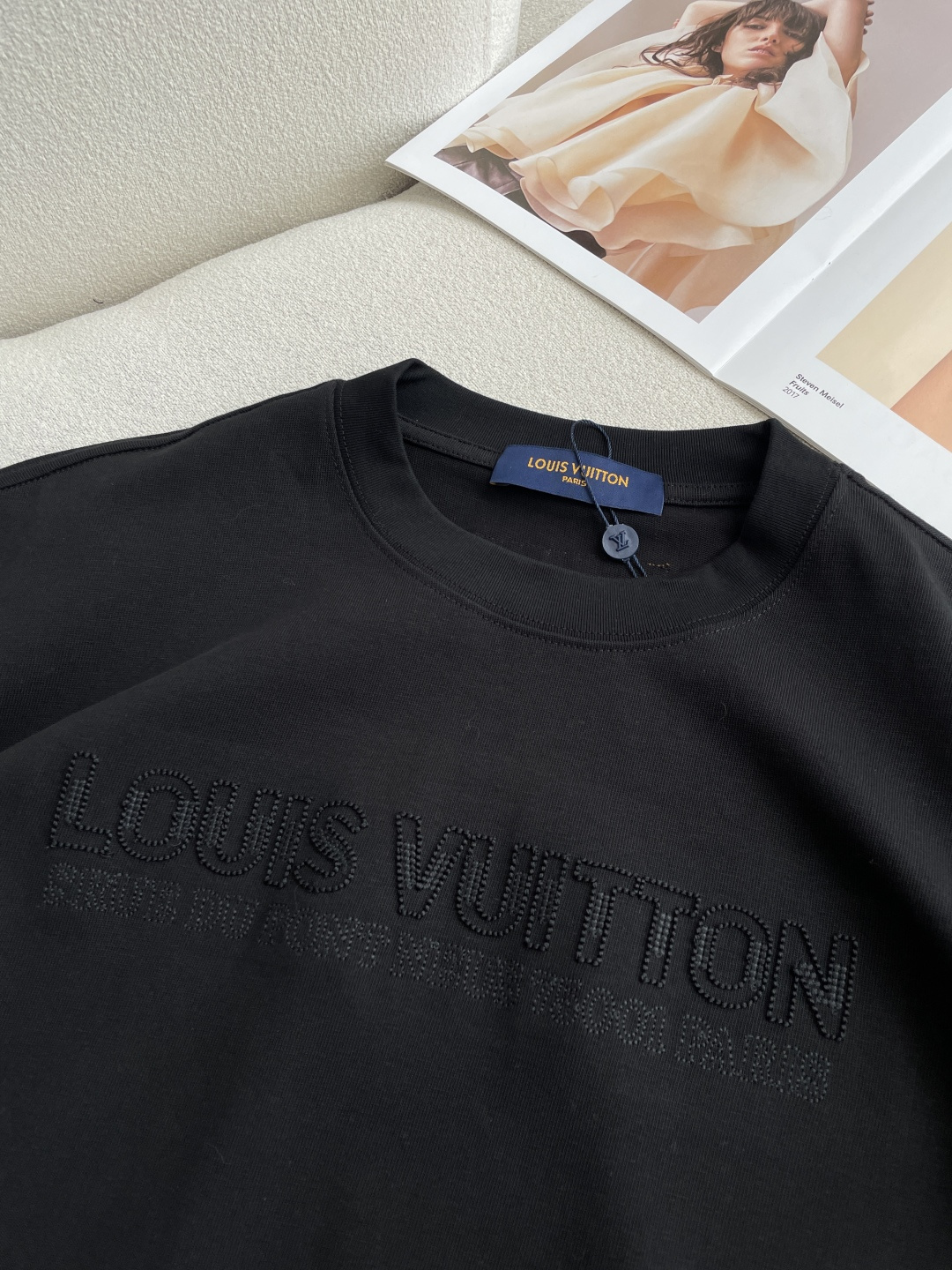 Lv2026春夏款/官网同步面料采用重磅纯棉精梳棉面料，OS宽松版型，上身版型超正！日常百搭，衣橱必备单