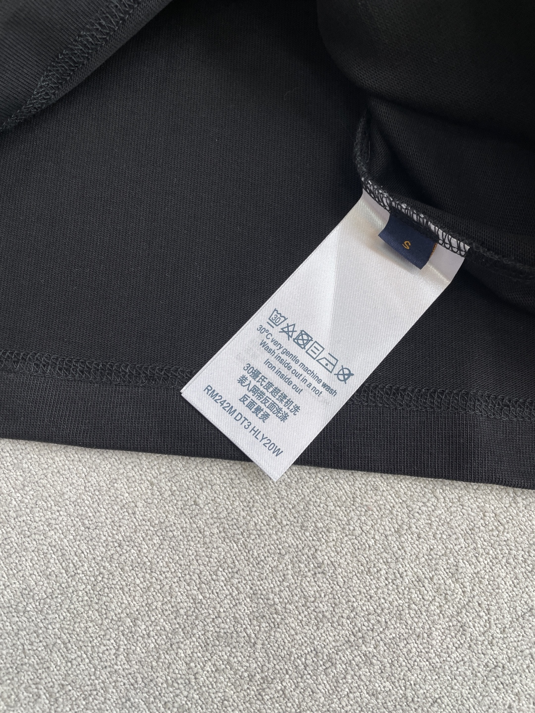 Lv2026春夏款/官网同步面料采用重磅纯棉精梳棉面料，OS宽松版型，上身版型超正！日常百搭，衣橱必备单