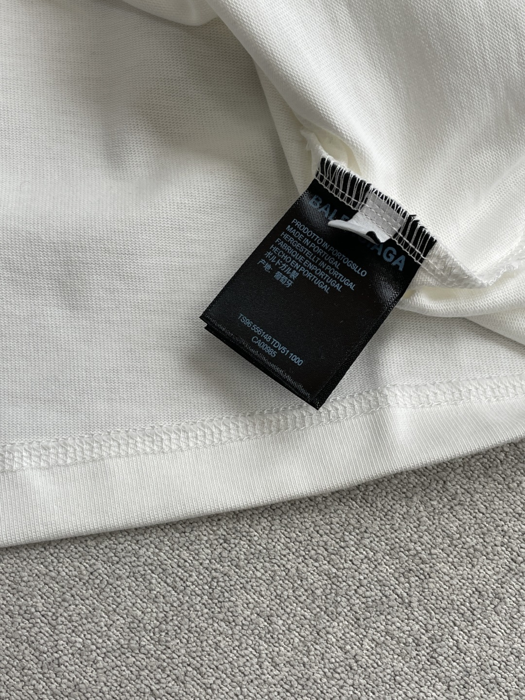 巴黎2026春夏款/官网同步面料采用重磅纯棉精梳棉面料，OS宽松版型，上身版型超正！日常百搭，衣橱必备单