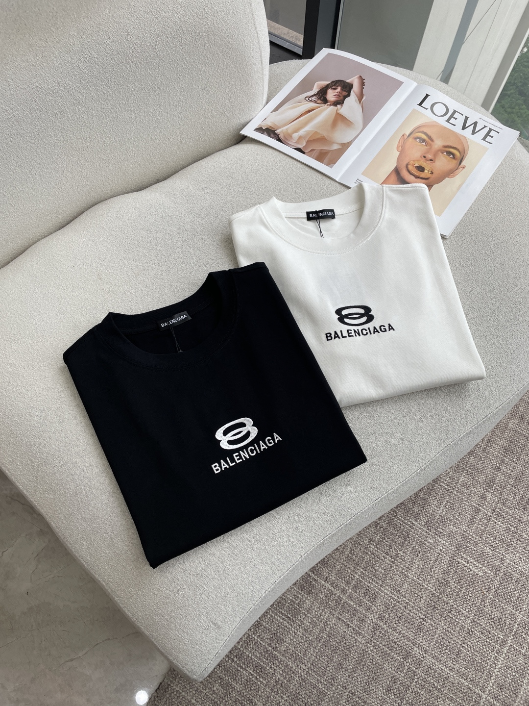 巴黎2026春夏款/官网同步面料采用重磅纯棉精梳棉面料，OS宽松版型，上身版型超正！日常百搭，衣橱必备单