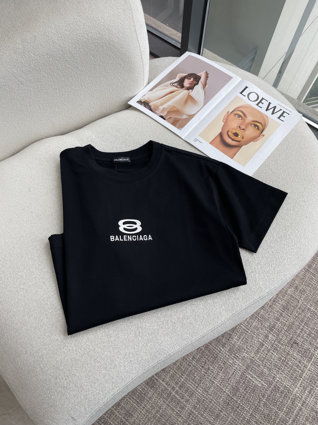 巴黎2026春夏款/官网同步面料采用重磅纯棉精梳棉面料，OS宽松版型，上身版型超正！日常百搭，衣橱必备单