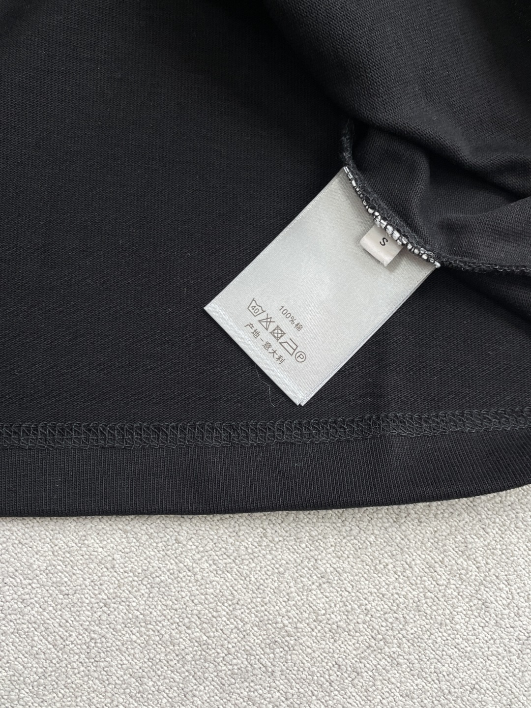 D奥2026春夏款/官网同步面料采用重磅纯棉精梳棉面料，OS宽松版型，上身版型超正！日常百搭，衣橱必备单