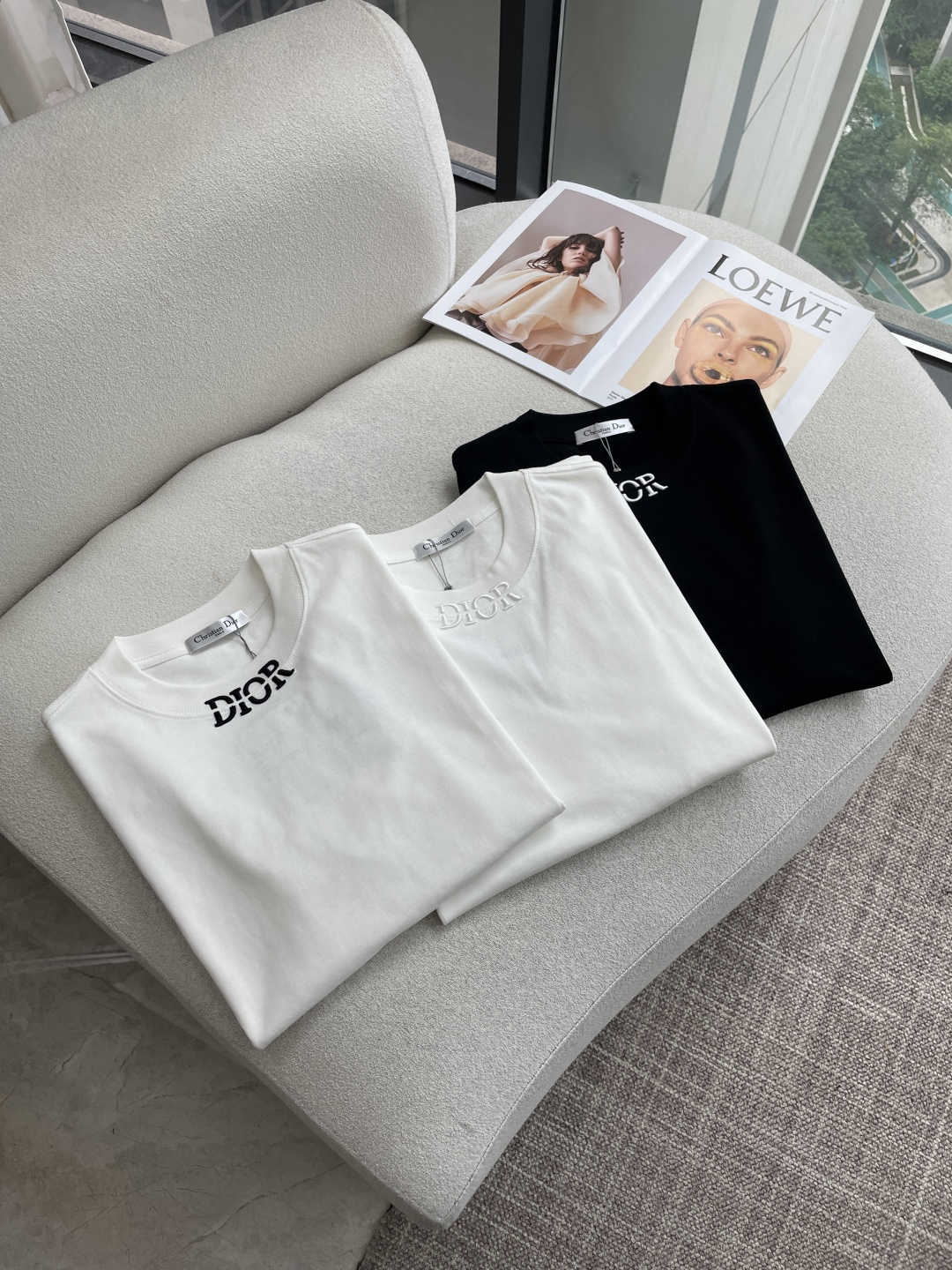 D奥2026春夏款/官网同步面料采用重磅纯棉精梳棉面料，OS宽松版型，上身版型超正！日常百搭，衣橱必备单