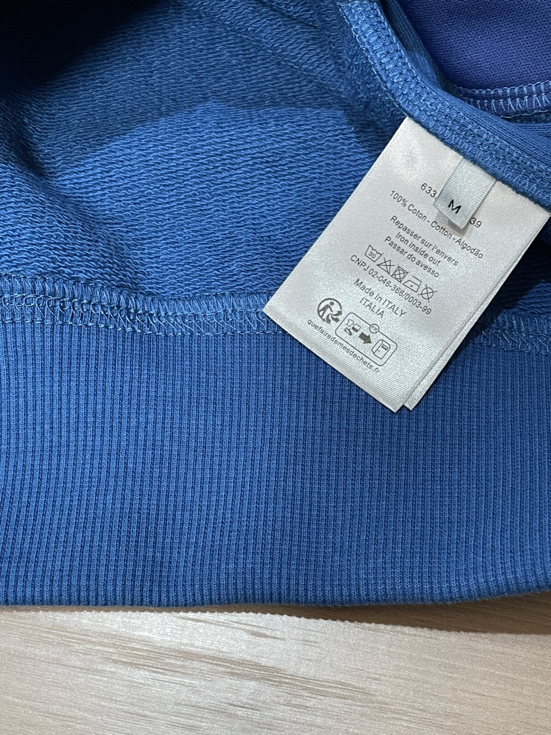 26春夏新款CD半拉链卫衣，以经典刺绣徽标镌刻品牌基因，克莱因蓝与墨绿配色自带高级氛围感。甄选柔软亲肤的