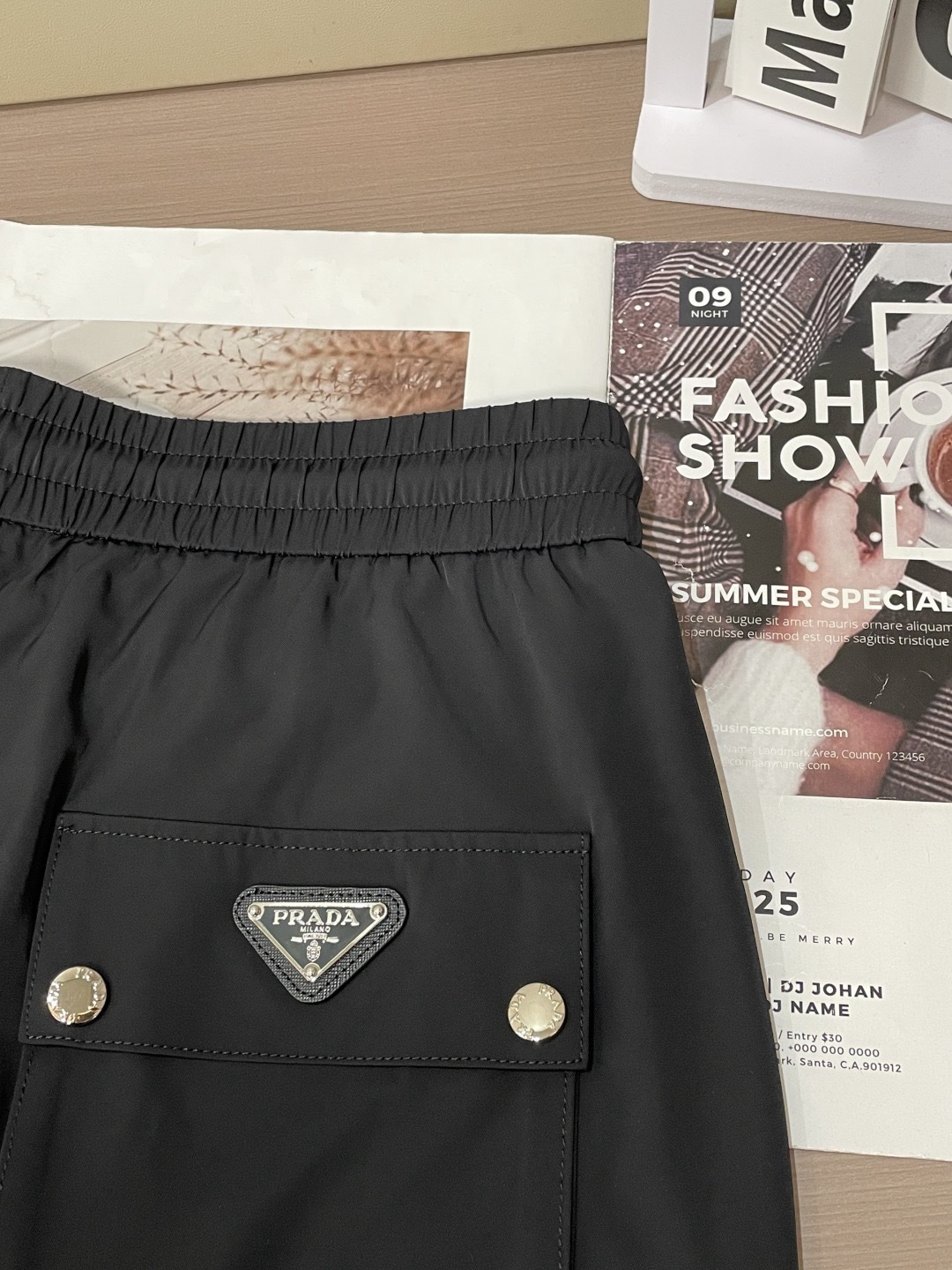 Prad 2026春夏最新休闲裤 潮人必备 版型超赞，能很好的修复各种腿型，非常个性！柔软排汗，舒适度极