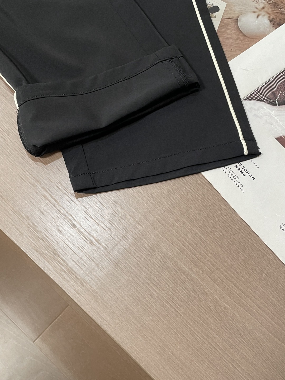 Prad 2026春夏最新休闲裤 潮人必备 版型超赞，能很好的修复各种腿型，非常个性！柔软排汗，舒适度极