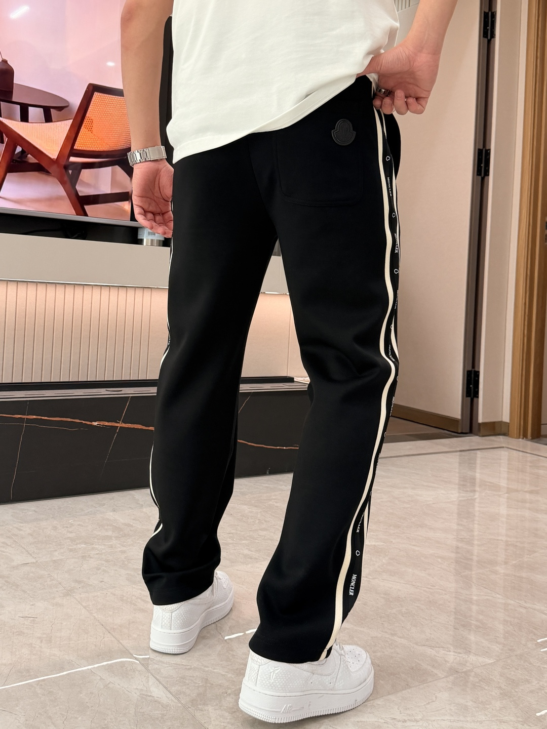 蒙口 2026春夏最新休闲裤 潮人必备 版型超赞，能很好的修复各种腿型，非常个性！柔软排汗，舒适度极高。