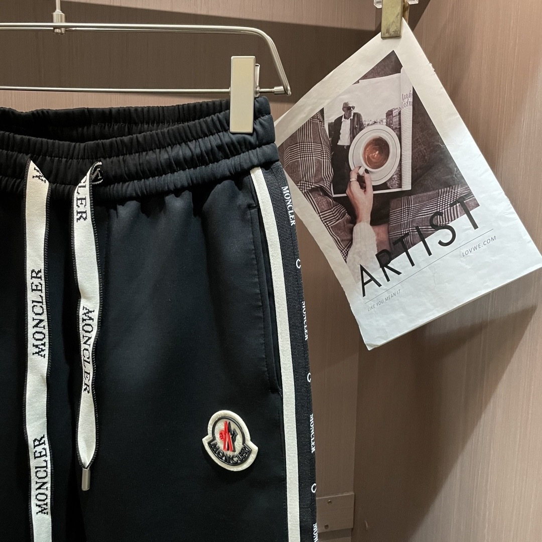 蒙口 2026春夏最新休闲裤 潮人必备 版型超赞，能很好的修复各种腿型，非常个性！柔软排汗，舒适度极高。