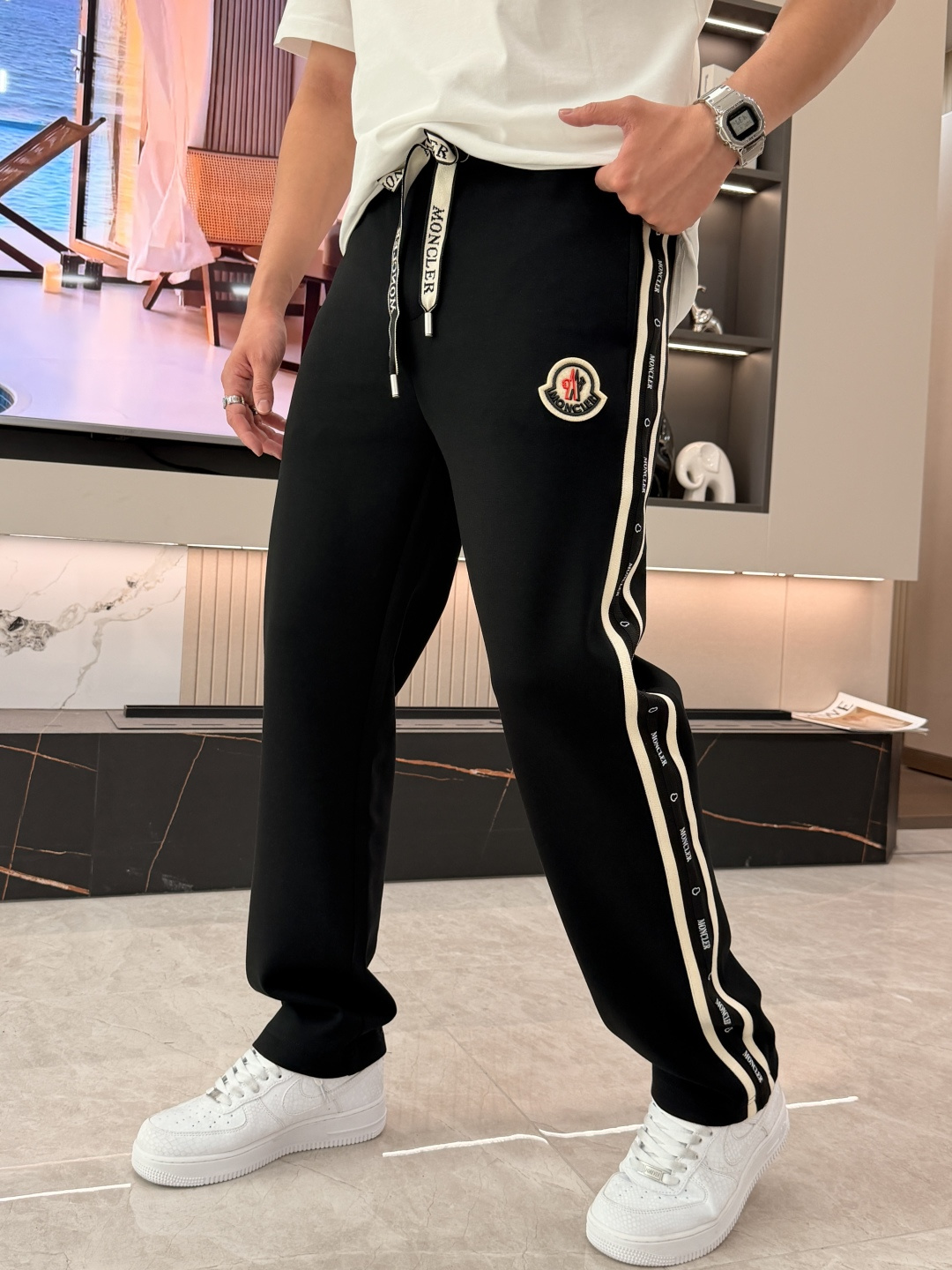 蒙口 2026春夏最新休闲裤 潮人必备 版型超赞，能很好的修复各种腿型，非常个性！柔软排汗，舒适度极高。