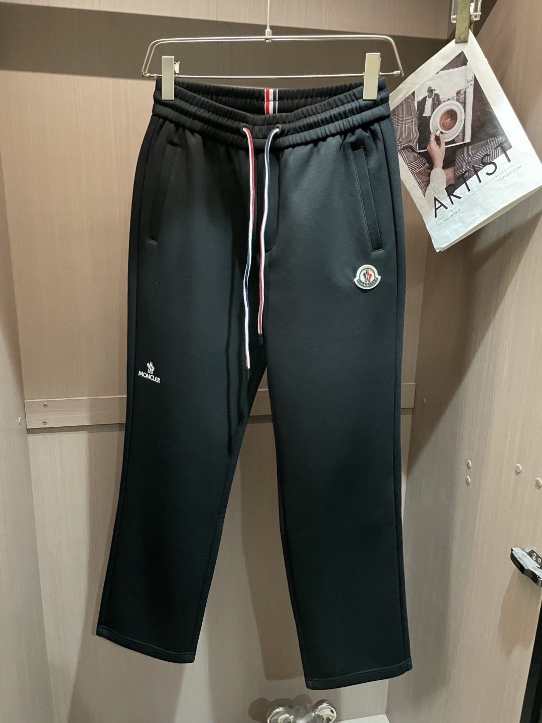 蒙口 2026春夏最新休闲裤 潮人必备 版型超赞，能很好的修复各种腿型，非常个性！柔软排汗，舒适度极高。