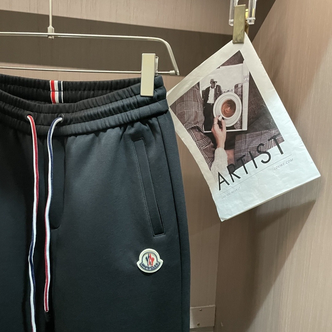 蒙口 2026春夏最新休闲裤 潮人必备 版型超赞，能很好的修复各种腿型，非常个性！柔软排汗，舒适度极高。