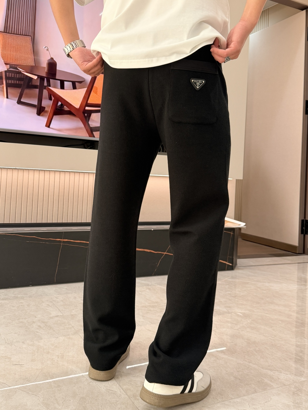 Prad 2026春夏最新休闲裤 潮人必备 版型超赞，能很好的修复各种腿型，非常个性！柔软排汗，舒适度极